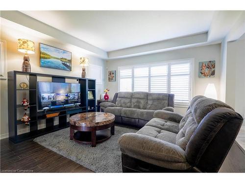 83 Monarch Street, Welland, ON - Indoor Photo Showing Living Room