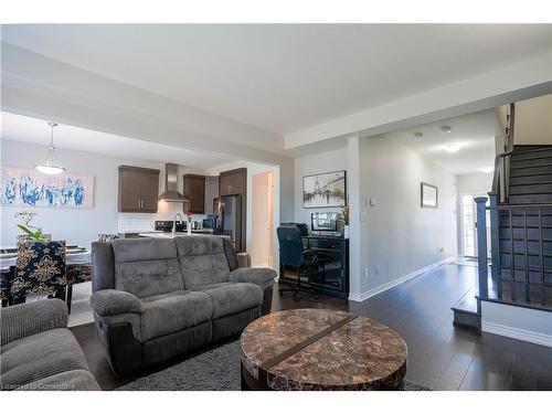 83 Monarch Street, Welland, ON - Indoor Photo Showing Living Room