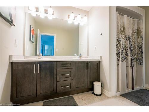 83 Monarch Street, Welland, ON - Indoor Photo Showing Bathroom