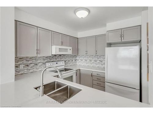 711-2177 Burnhamthorpe Road W, Mississauga, ON - Indoor Photo Showing Kitchen With Double Sink With Upgraded Kitchen