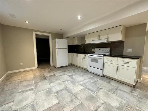 Bsmt-3 Cartwright Drive, Barrie, ON - Indoor Photo Showing Kitchen