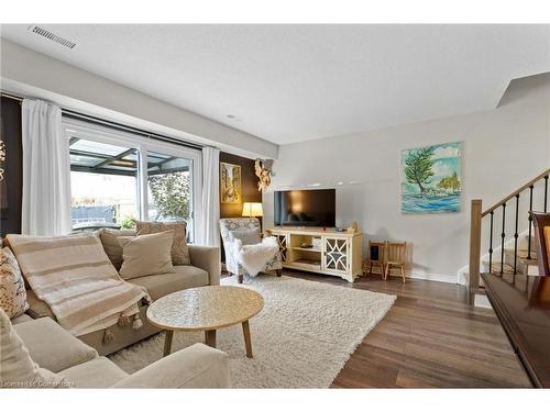 4350 Henry Avenue, Lincoln, ON - Indoor Photo Showing Living Room