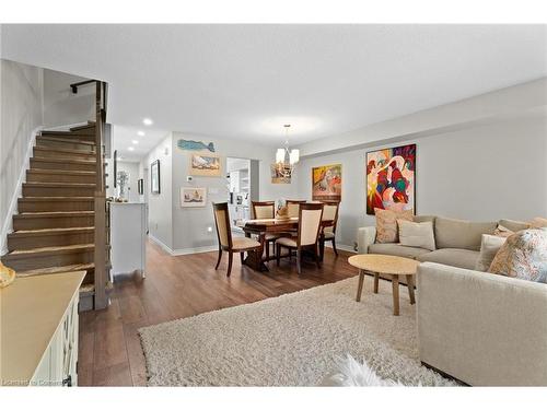 4350 Henry Avenue, Lincoln, ON - Indoor Photo Showing Living Room