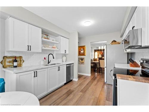 4350 Henry Avenue, Lincoln, ON - Indoor Photo Showing Kitchen With Double Sink