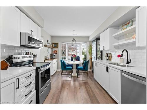 4350 Henry Avenue, Lincoln, ON - Indoor Photo Showing Kitchen With Stainless Steel Kitchen With Double Sink With Upgraded Kitchen