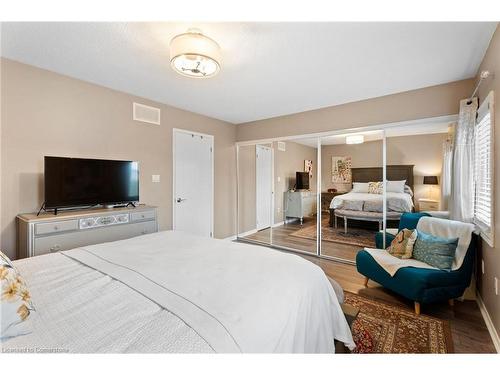 4350 Henry Avenue, Lincoln, ON - Indoor Photo Showing Bedroom