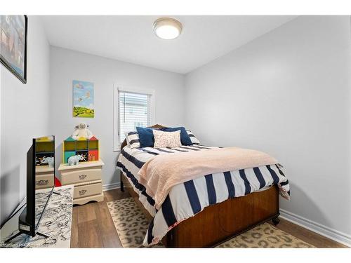 4350 Henry Avenue, Lincoln, ON - Indoor Photo Showing Bedroom