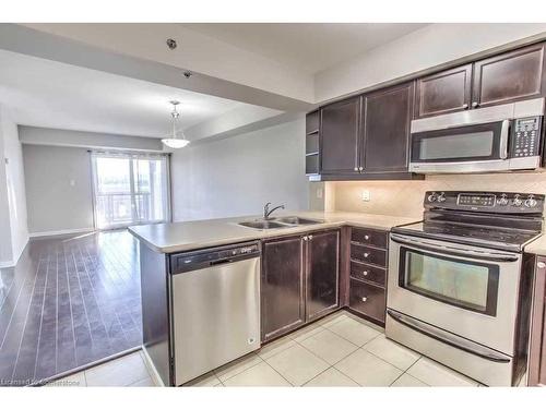 316-3070 Rotary Way, Halton, ON - Indoor Photo Showing Kitchen With Stainless Steel Kitchen With Double Sink