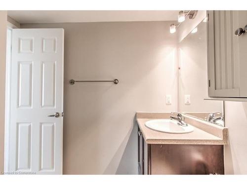 316-3070 Rotary Way, Halton, ON - Indoor Photo Showing Bathroom