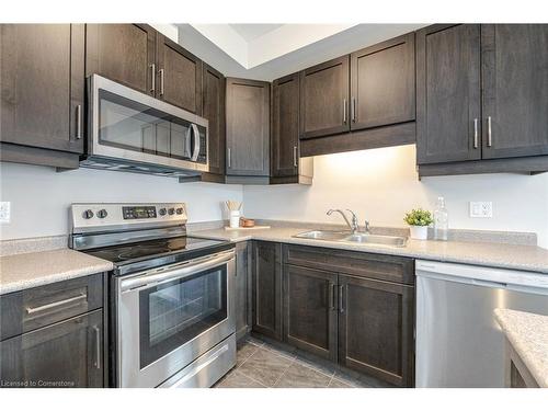 7381 Matteo Drive, Niagara Falls, ON - Indoor Photo Showing Kitchen With Double Sink