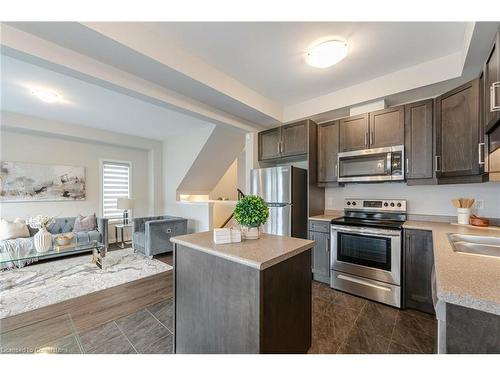 7381 Matteo Drive, Niagara Falls, ON - Indoor Photo Showing Kitchen