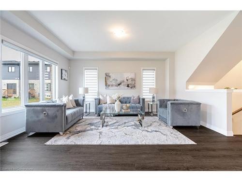 7381 Matteo Drive, Niagara Falls, ON - Indoor Photo Showing Living Room