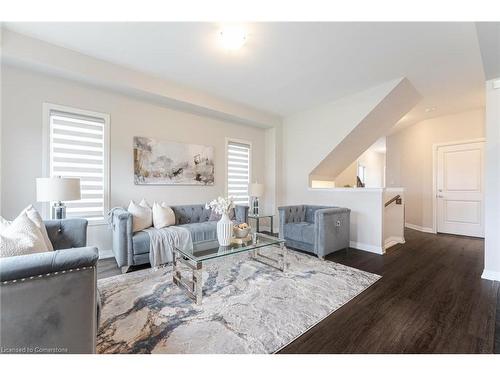 7381 Matteo Drive, Niagara Falls, ON - Indoor Photo Showing Living Room