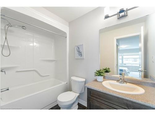 7381 Matteo Drive, Niagara Falls, ON - Indoor Photo Showing Bathroom