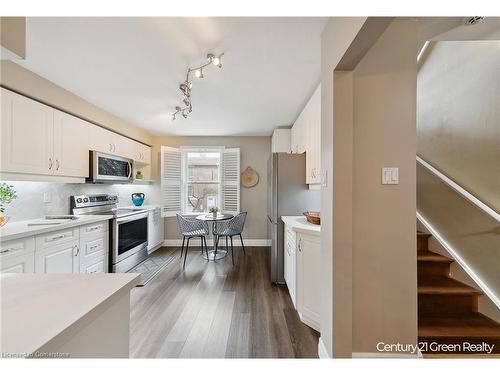 112-2149 Mountain Grove Avenue, Burlington, ON - Indoor Photo Showing Kitchen