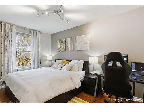 112-2149 Mountain Grove Avenue, Burlington, ON - Indoor Photo Showing Bedroom