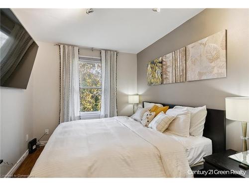 112-2149 Mountain Grove Avenue, Burlington, ON - Indoor Photo Showing Bedroom