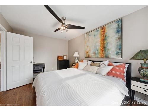 112-2149 Mountain Grove Avenue, Burlington, ON - Indoor Photo Showing Bedroom