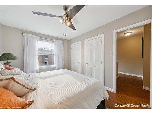 112-2149 Mountain Grove Avenue, Burlington, ON - Indoor Photo Showing Bedroom