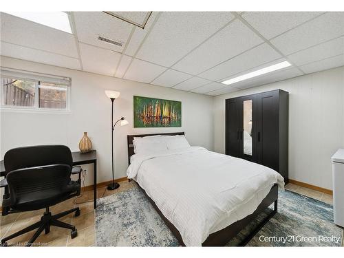 112-2149 Mountain Grove Avenue, Burlington, ON - Indoor Photo Showing Bedroom