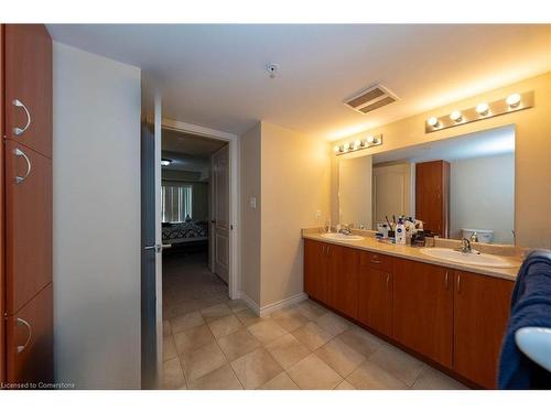 1440 Main St Street E, Milton, ON - Indoor Photo Showing Bathroom