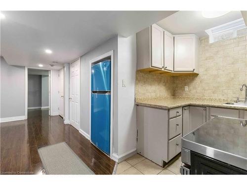 Bsmt-5438 Tenth Line W, Mississauga, ON - Indoor Photo Showing Kitchen