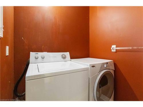 Bsmt-5438 Tenth Line W, Mississauga, ON - Indoor Photo Showing Laundry Room