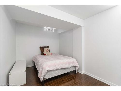 Bsmt-5438 Tenth Line W, Mississauga, ON - Indoor Photo Showing Bedroom