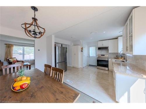 56 Raleigh Court, Hamilton, ON - Indoor Photo Showing Dining Room