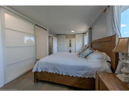 56 Raleigh Court, Hamilton, ON - Indoor Photo Showing Bedroom