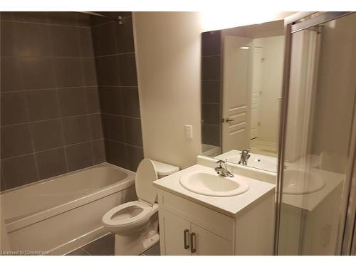 21 John Russell Lane, Kitchener, ON - Indoor Photo Showing Bathroom