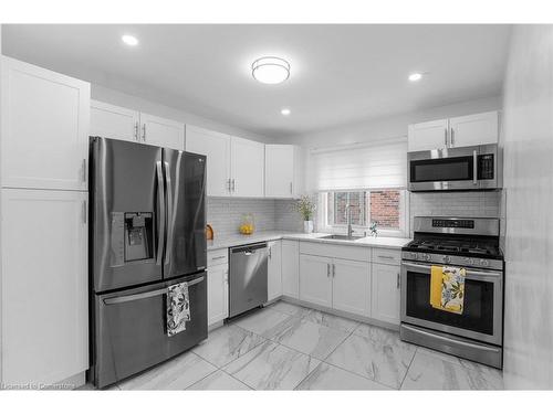 392 East 43Rd Street, Hamilton, ON - Indoor Photo Showing Kitchen