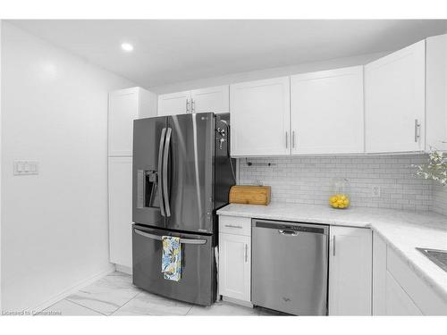 392 East 43Rd Street, Hamilton, ON - Indoor Photo Showing Kitchen