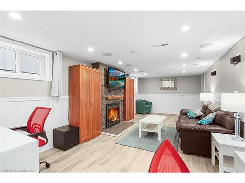 392 East 43Rd Street, Hamilton, ON - Indoor Photo Showing Living Room With Fireplace