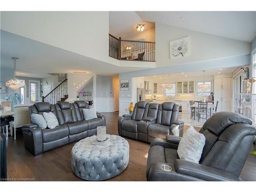 17 Ritchie Drive, Grand Valley, ON - Indoor Photo Showing Living Room