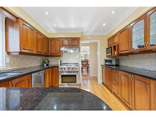 3673 Ketchum Court, Mississauga, ON - Indoor Photo Showing Kitchen