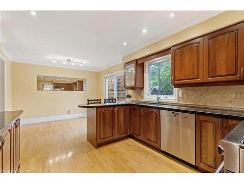 3673 Ketchum Court, Mississauga, ON - Indoor Photo Showing Kitchen