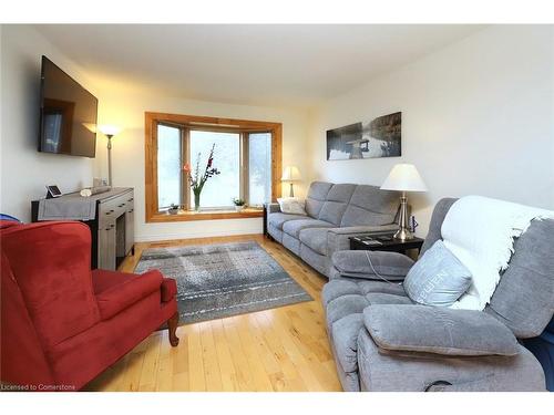 26 Wimbledon Court, Brampton, ON - Indoor Photo Showing Living Room