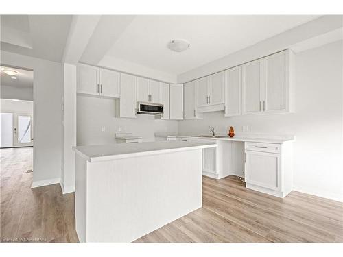 45 Saffron Way, Fonthill, ON - Indoor Photo Showing Kitchen With Upgraded Kitchen