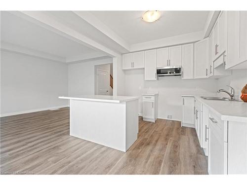 45 Saffron Way, Fonthill, ON - Indoor Photo Showing Kitchen