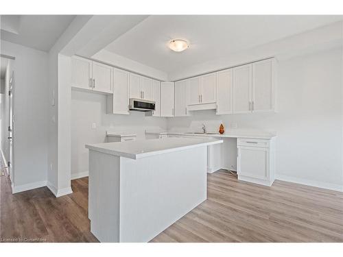 45 Saffron Way, Fonthill, ON - Indoor Photo Showing Kitchen With Upgraded Kitchen