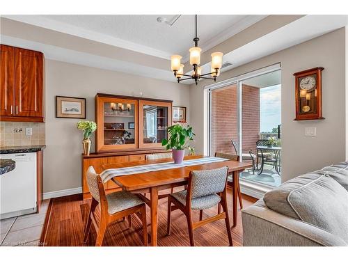 503-483 Faith Drive, Mississauga, ON - Indoor Photo Showing Dining Room