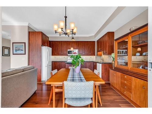 503-483 Faith Drive, Mississauga, ON - Indoor Photo Showing Dining Room