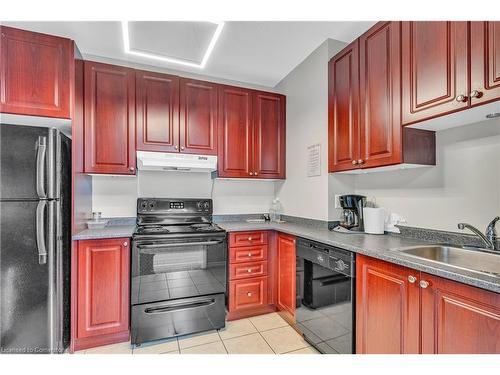 503-483 Faith Drive, Mississauga, ON - Indoor Photo Showing Kitchen