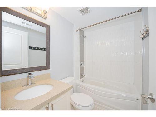 3-122 Courtland Avenue E, Kitchener, ON - Indoor Photo Showing Bathroom