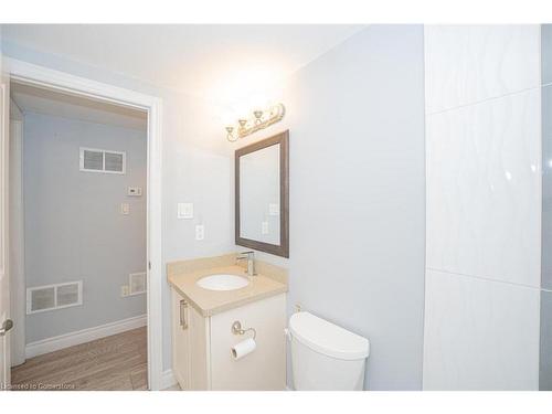 3-122 Courtland Avenue E, Kitchener, ON - Indoor Photo Showing Bathroom