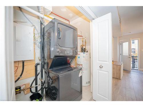 3-122 Courtland Avenue E, Kitchener, ON - Indoor Photo Showing Laundry Room