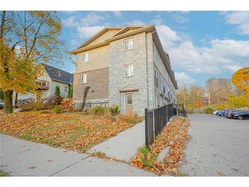 3-122 Courtland Avenue E, Kitchener, ON - Outdoor