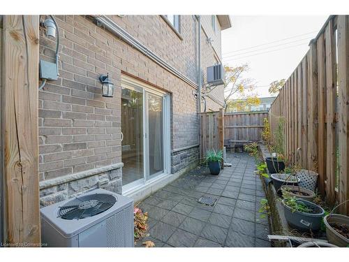 3-122 Courtland Avenue E, Kitchener, ON - Outdoor With Exterior