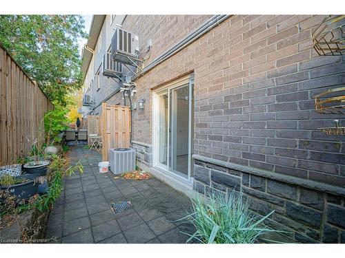 3-122 Courtland Avenue E, Kitchener, ON - Outdoor With Exterior